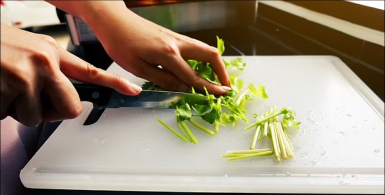 Health coach reveals why you should 'ditch' your plastic chopping board now - but is it really unsafe_ _ Daily Mail Online - Google Chrome 9_22_2024 2_21_44 PM